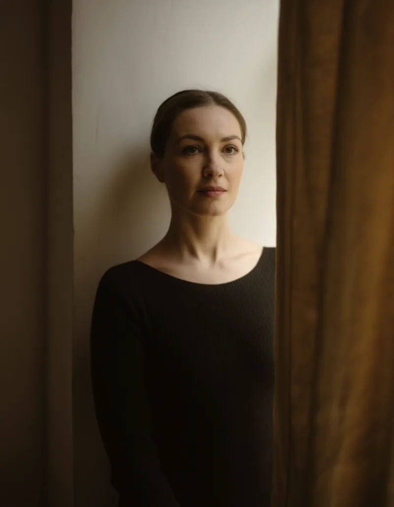 Portrait of Anneke Vogt in the Velour studio, lit by daylight from one tall window